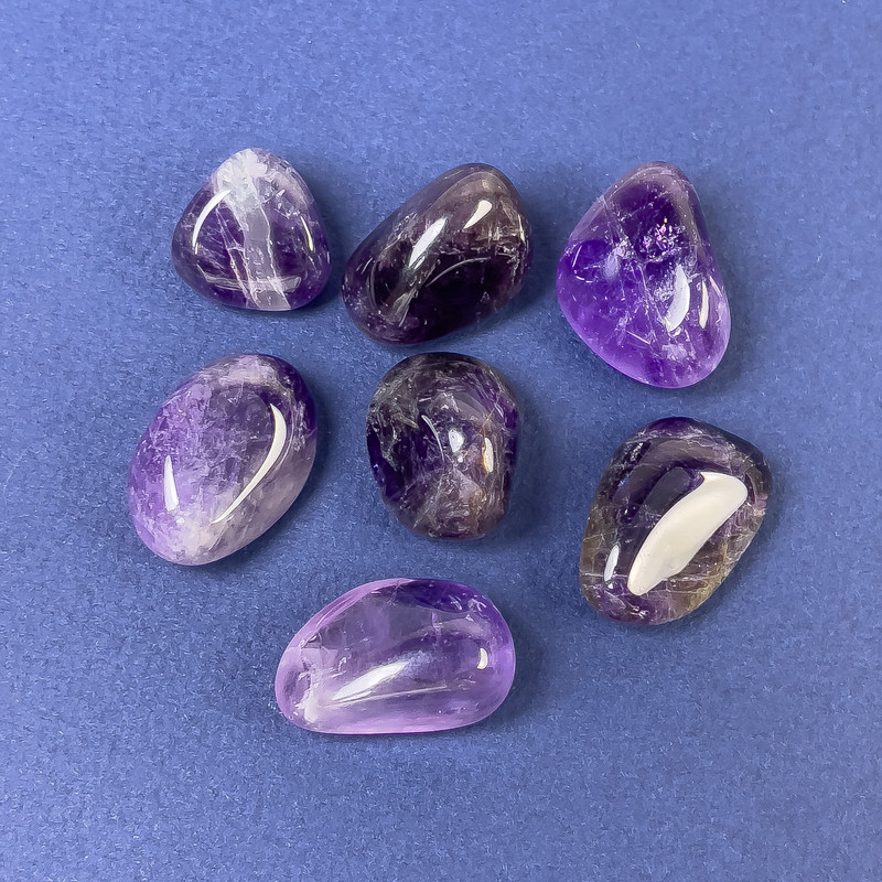 Kamień naturalny pamiątkowy ametyst w kształcie galetu ~ wymiary 10x15-15x25 mm (+/-) ~ waga 2-5 g. +/- /szt. (cena za 100 g)