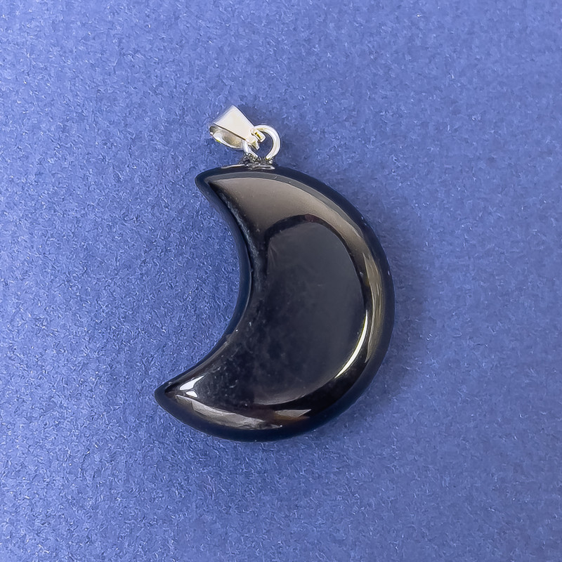 Wisiorek Księżyc z czarnego agatu 25×20×9×32 mm+