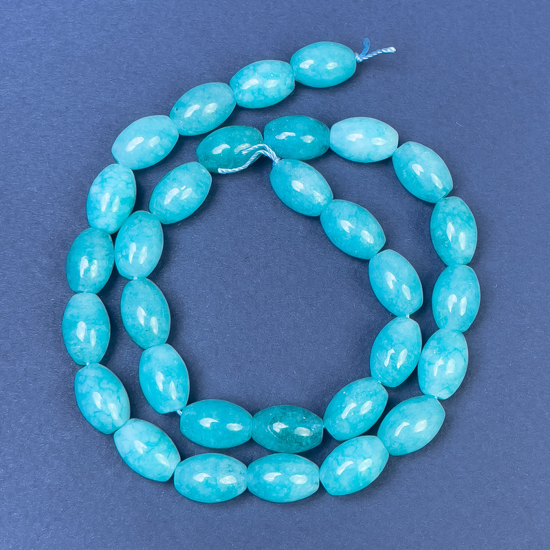 Koraliki akwamarynu na nitce w kształcie ziaren, średnica 12×8 mm, długość ok. 37 cm