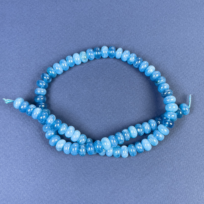 Koraliki apatytu w kształcie rondeli 8×5 mm, na nici, długość 38 cm+
