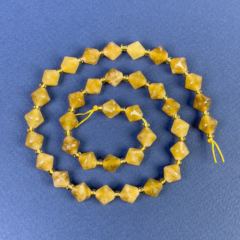 Koraliki cytrynowe fasetowane w rombie 8x8 mm ± z koralikami na nici, długość 37 cm+