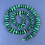 Koraliki z malachitu – kawałki 8–13×4 mm ± z koralikami 3 mm ± na nitce, długość 41 cm+