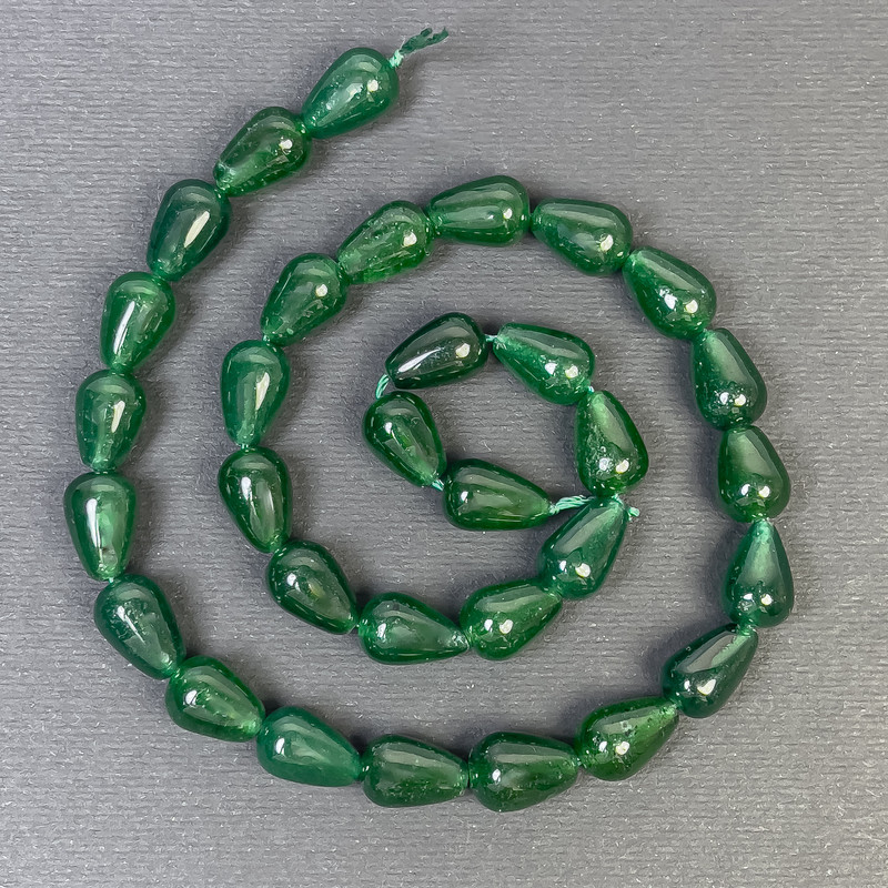 Chryzoprazowe koraliki w kształcie kropli 12×8 mm na nici, długość 39 cm+