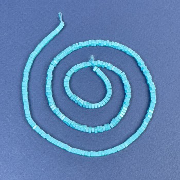 Koraliki turkus sztuczny kwadratowy rondel 2,5x1 mm+- na nitce, długość 39 cm+