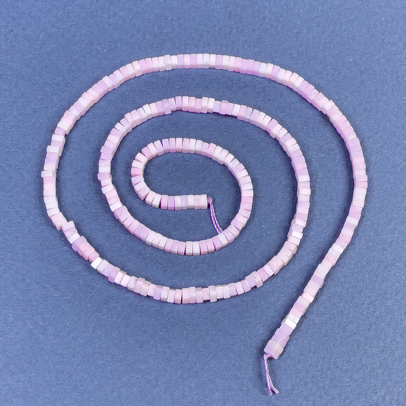 Koraliki z kunzytu, kwadratowy rondel 2,5×1 mm – na nitce, długość 39 cm