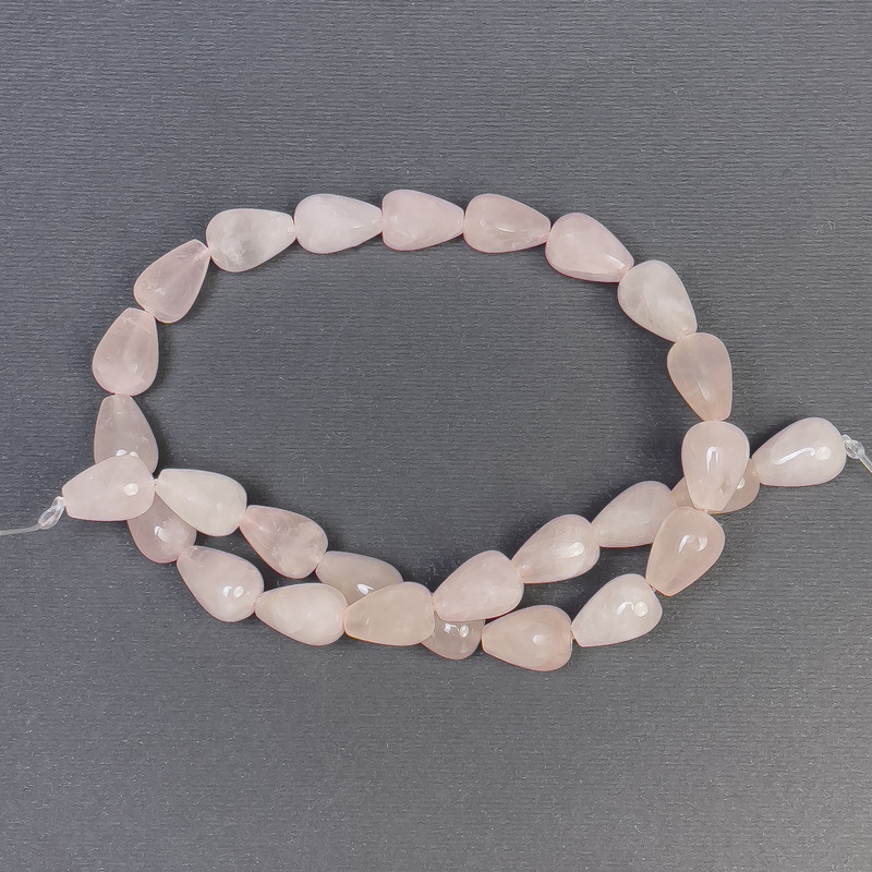 Koraliki z różowego kwarcu w kształcie kropli, średnica 15×10 mm, otwór 1 mm, długość 40 cm