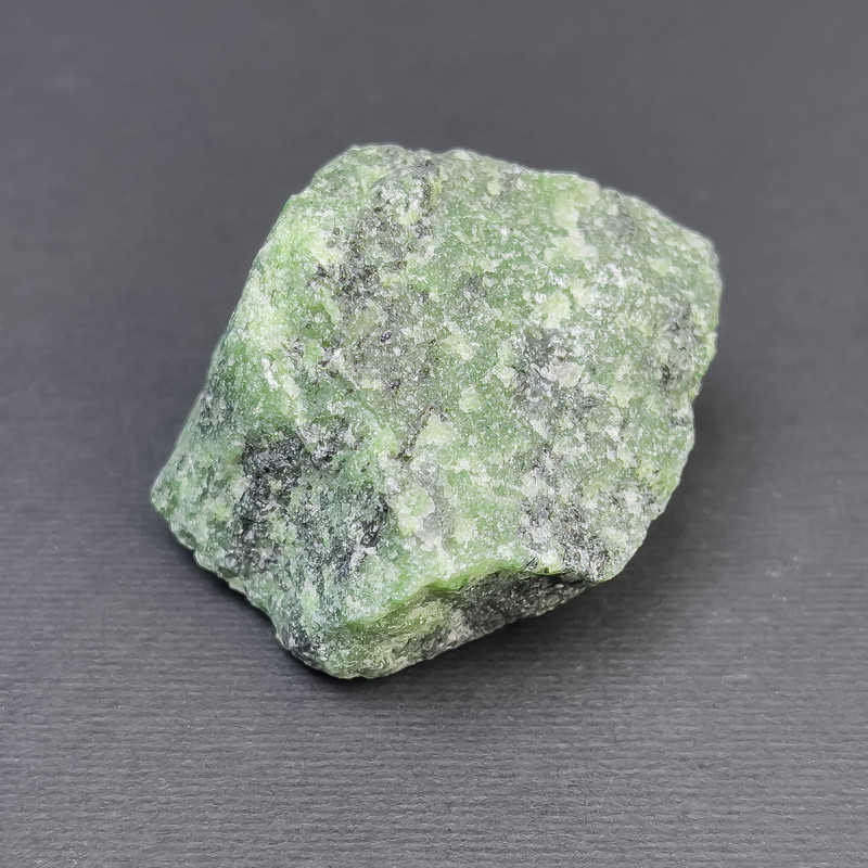 Zoizyt naturalny — nieprzetworzone samorodki bez otworu 38-45×30-34 mm (+/-) (za 100 g +/-)