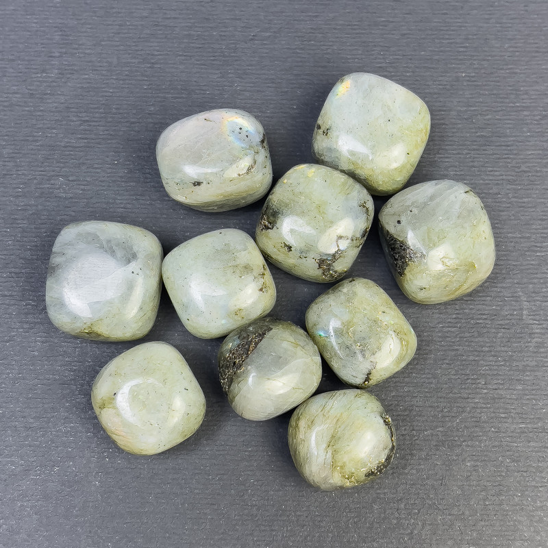 Naturalny kamień labradoryt – obrobione samorodki w kształcie galetów bez otworu, 17×13 mm (+/-) (za 100 g +/-)