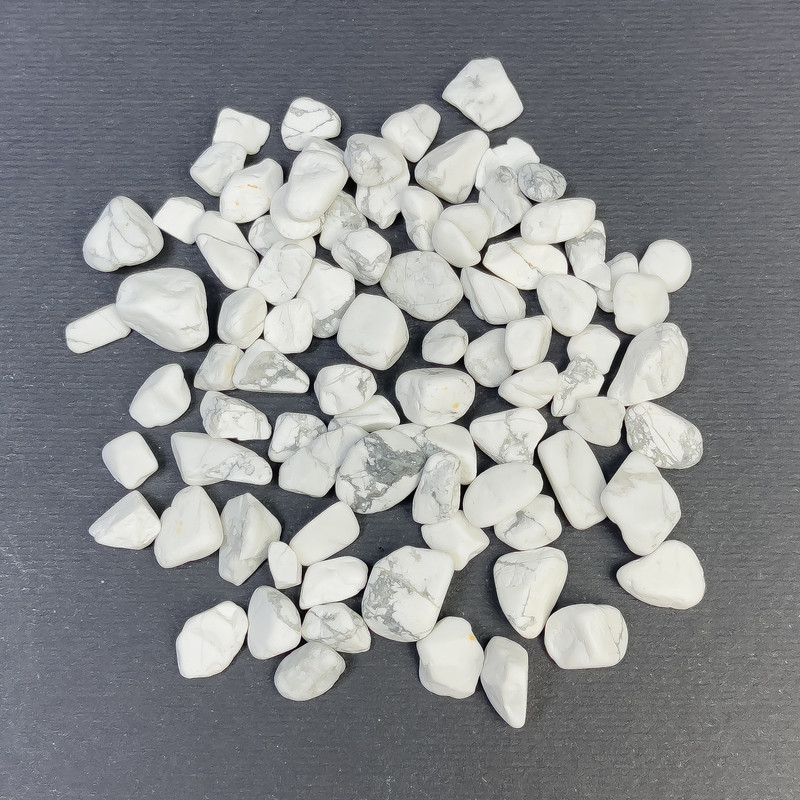 Naturalny kamień Kaholong obrobione samorodki galetowe bez otworu 10-12×3-6 mm (+-) (za 100 g±)