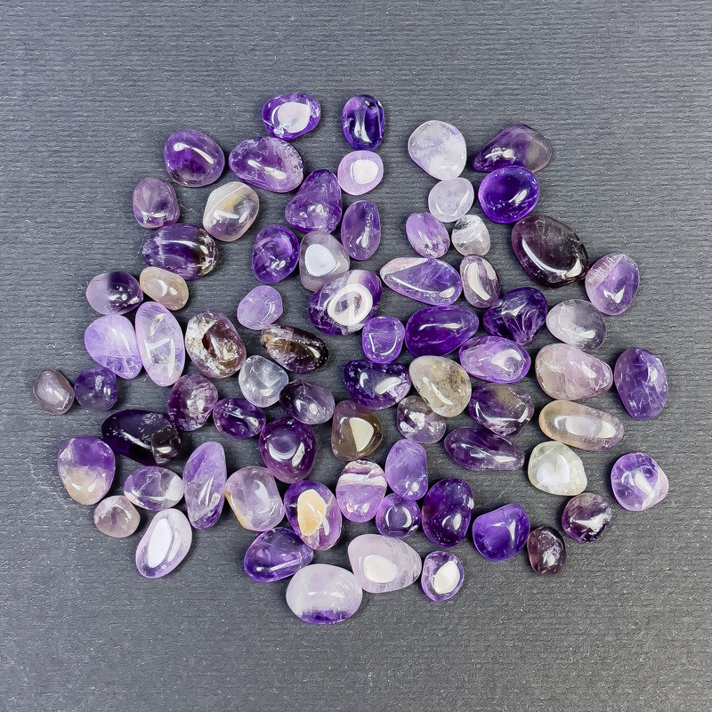 Naturalny kamień ametystowy obrobione samorodki bez otworu 10–18×6–8 mm (+-) (za 100 g ±)