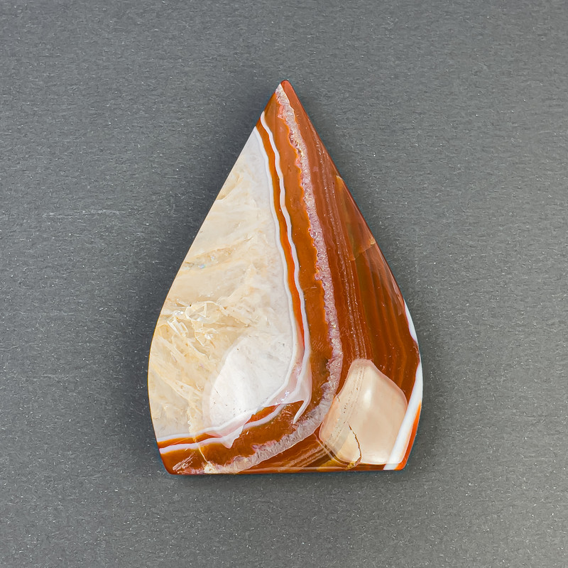 Cena za 100 g. Sardonyksowy naturalny kamień geodowy, wymiary ~100×50×25 mm ± waga ~170 g+