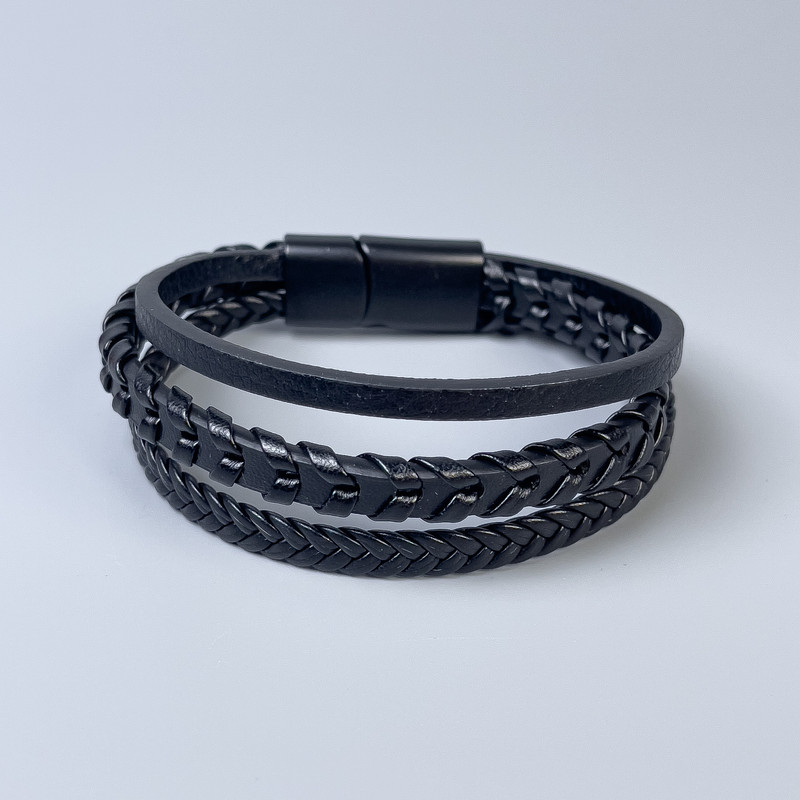 Bransoleta męska potrójna z czarnej ekoskóry, grubość 10–20 mm, długość 22 cm, z czarnym metalowym zapięciem