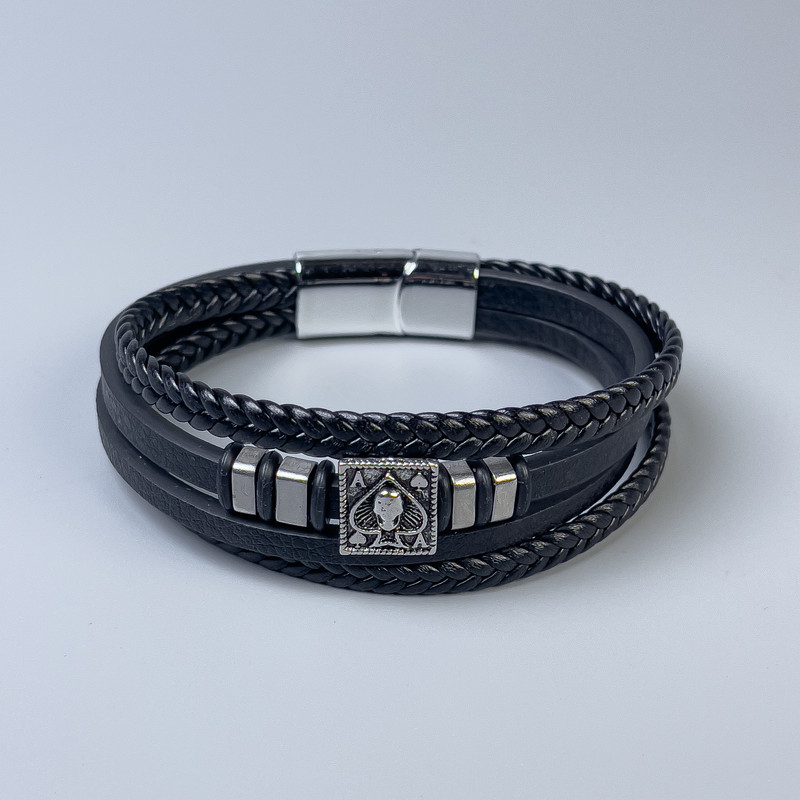 Bransoletka męska z ekoskóry czarna z metalowymi wstawkami, grubość 12–25 mm ±, długość 22 cm ±, srebrzysty metal na zapięciu