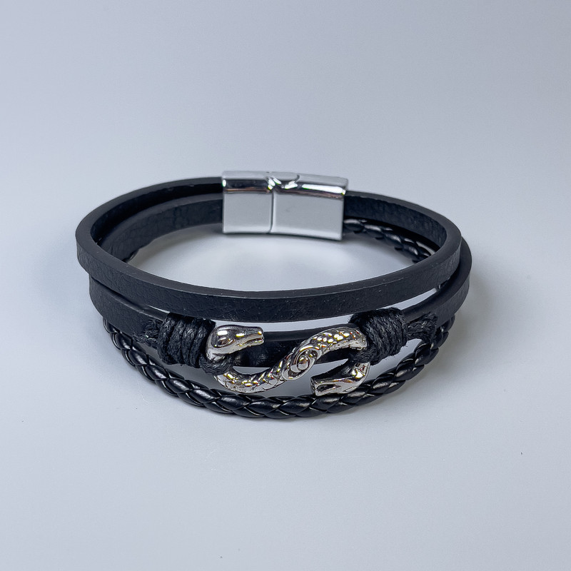 Bransoletka męska z eko-skóry czarna z metalowymi wstawkami, grubość 10-20 mm ±, długość 22 cm ±, srebrzysty metal na zapięciu