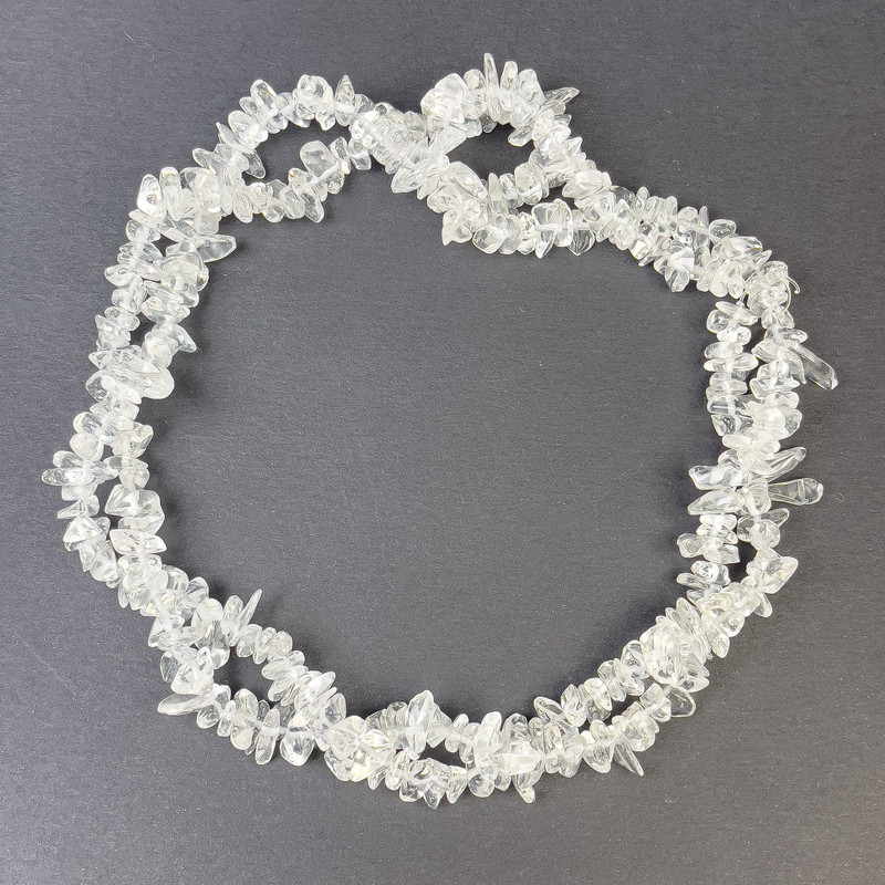 Koraliki z kryształu górskiego – drobinka 4-9×2-4 mm na żyłce, długość 80 cm