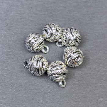 Okucia jubilerskie: zawieszka o kolorze metalu srebrnym, wymiary 8×11 mm, opakowanie 6 szt.