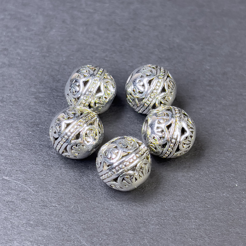 Koralik-wstawka o kolorze metalu srebrzystym, średnica 10×10,5 mm, otwór ok. 2,5 mm, opakowanie 5 szt.