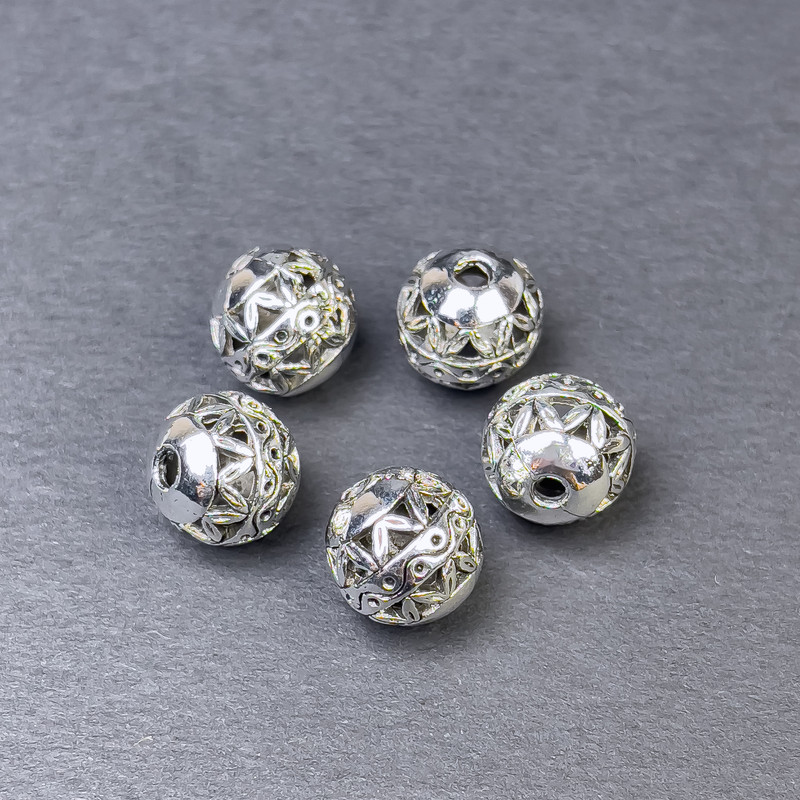 Koralik-wstawka o kolorze metalu srebrzystym, średnica 10×10 mm, otwór 5 mm ±, średnica 2 mm ±, opakowanie 5 szt.