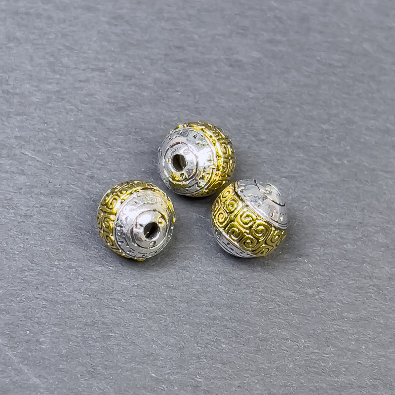 Koraliki-wkładki w kolorze srebrzysto-złotym, średnica 8×8 mm, otwór około 1,5 mm, opakowanie 3 szt.