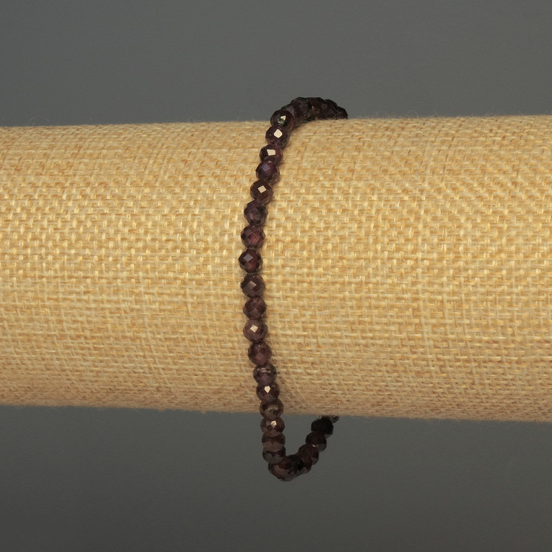 Bransoletka granat fasetowana kulka, średnica 4 mm ±, długość 18 mm ± elastyczna