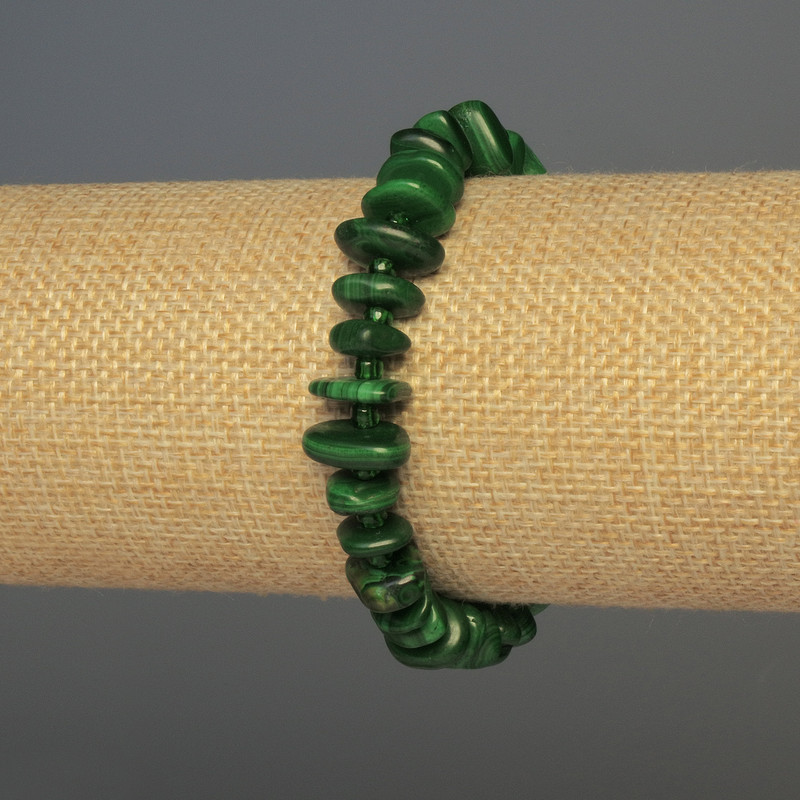 Bransoletka z malachitowych drobinek, średnica 11–12×3 mm ±, z koralikami 3 mm ±, długość 18 cm ±, elastyczna