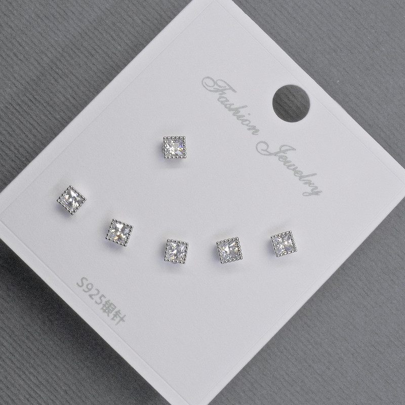 Kolczyki sztyfty 3,5 mm — srebrzysty metal, z białymi cyrkoniami