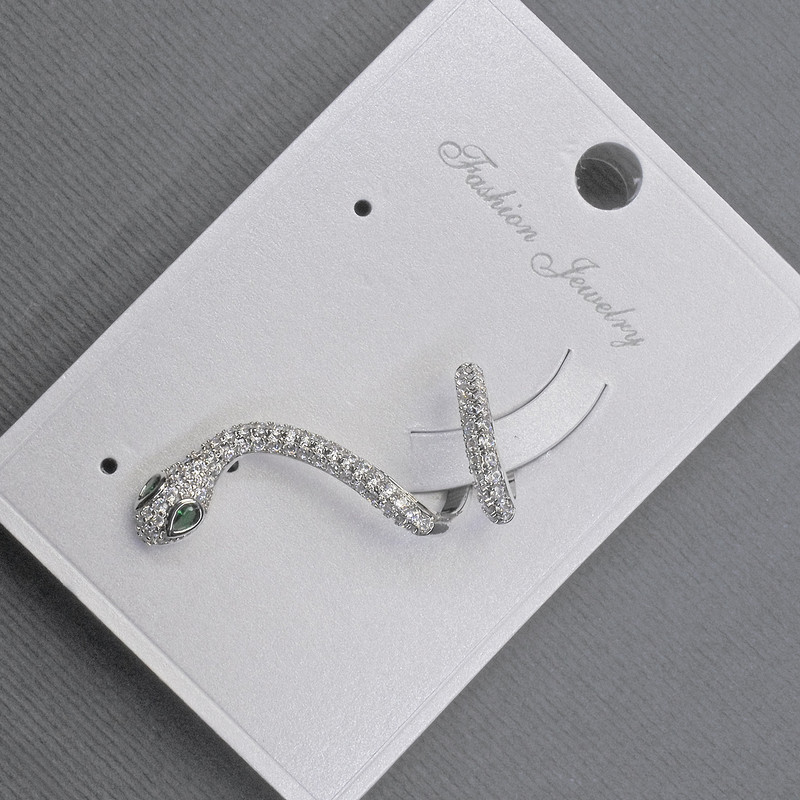 Kolczyk kaf na ucho «Wąż», metal srebrzysty, 14x30 mm +- białe i zielone cyrkonie