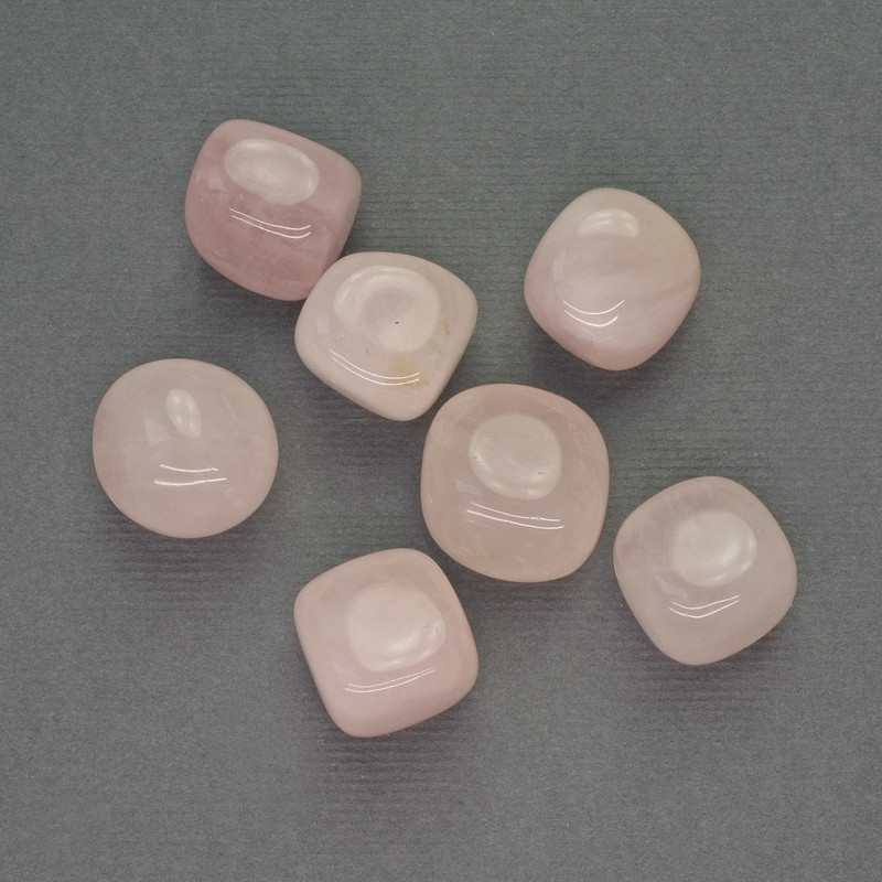 Naturalny kamień różowy kwarc – odłamki fasetowane bez otworu 16×14 mm (+/-) (za 100 g +/-)