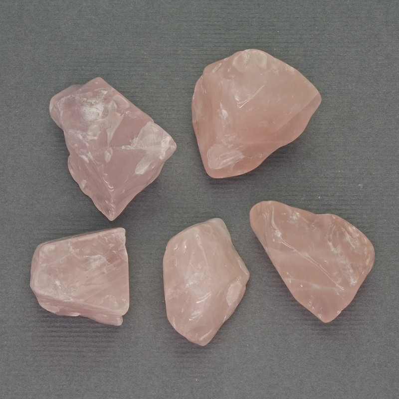 Naturalny kamień różowy kwarc — obrabiane samorodki bez otworu 25-30×16-22 mm ± (za 100 g ±)
