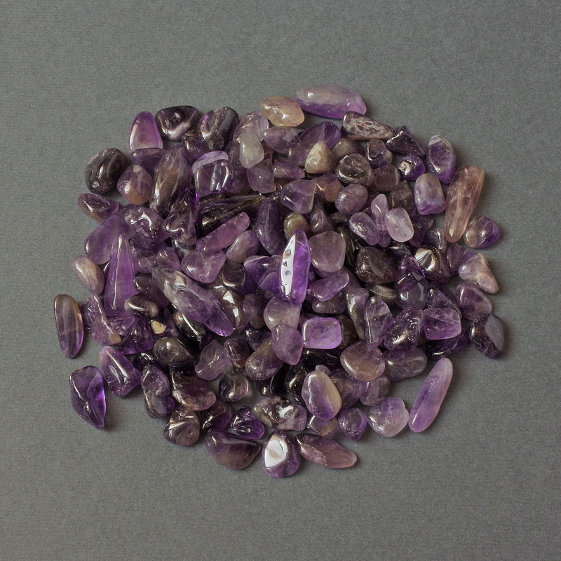Naturalny kamień ametyst – galety bez otworu, obrobione samorodki 7–20×8–10 mm +/- (za 100 g +/-)