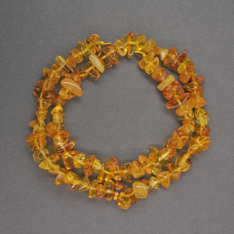 Koraliki bursztynu – kruszony, średnica 7x5 mm, długość 39 cm