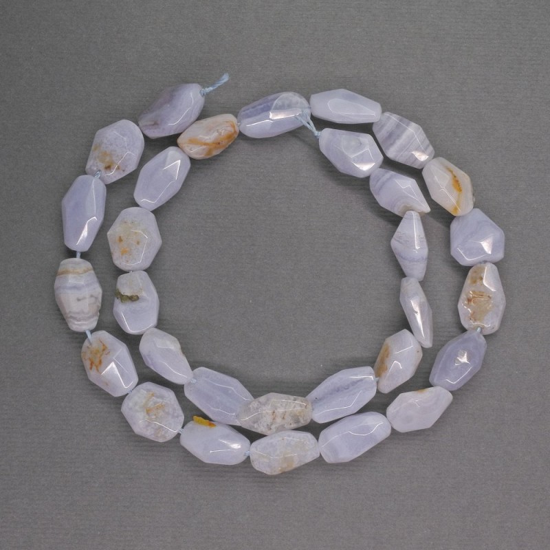 Koraliki z naturalnego kamienia - niebieski agat, fasetowana kropla, średnica 13×9×8 mm, długość nici około 38 cm