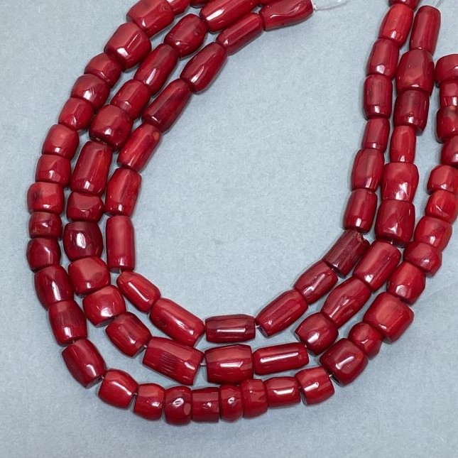 Koraliki z naturalnego czerwonego koralu, fasetowane, o średnicy 9–21×9–15 mm ± różne rozmiary, długość 40 cm+
