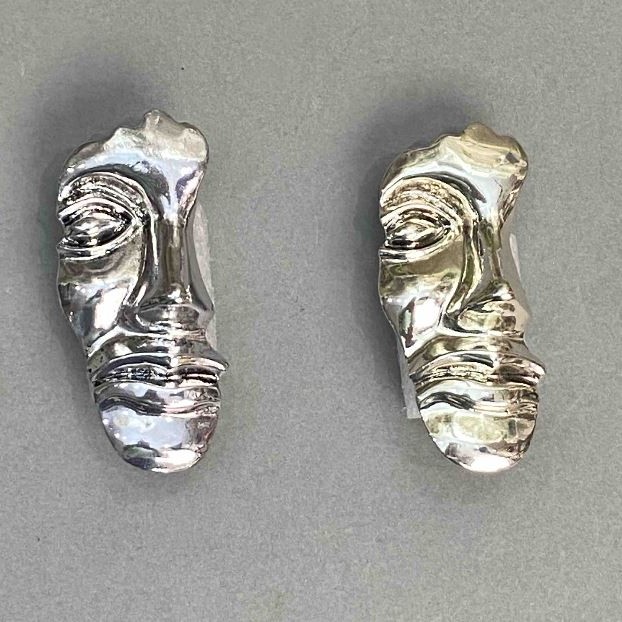 Broszka Akcent Osoba – kolor srebrzysty (miks) 55×24 mm ± srebrny metal