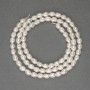 Rzeczne białe perły na nici, średnica 4–4,5×4 mm, długość około 37 cm
