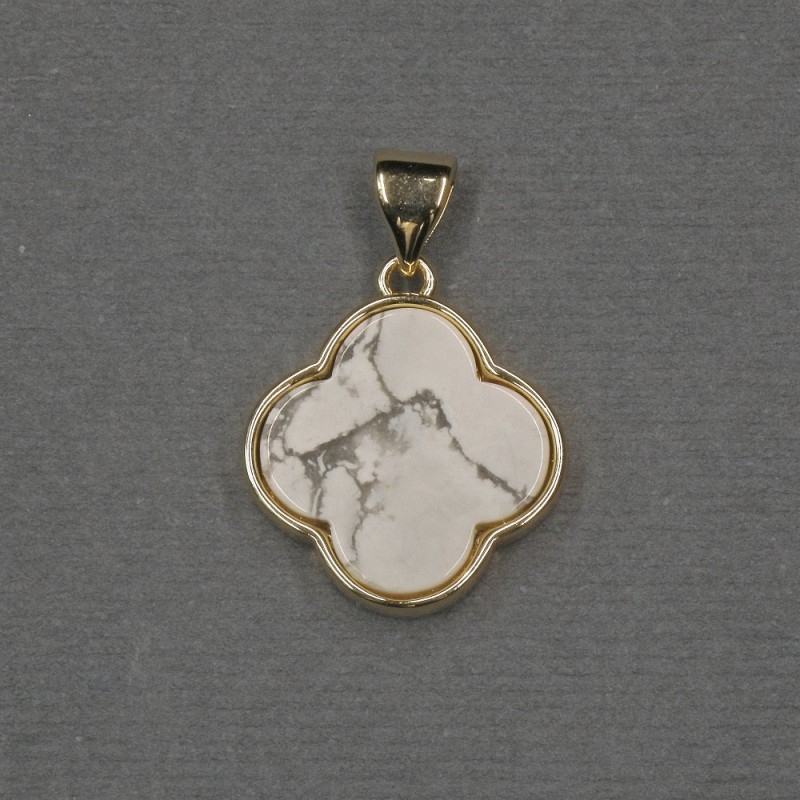 Wisiorek koniczyna z wstawką z naturalnego kaolinitu 16×18×4 mm, złoty metal