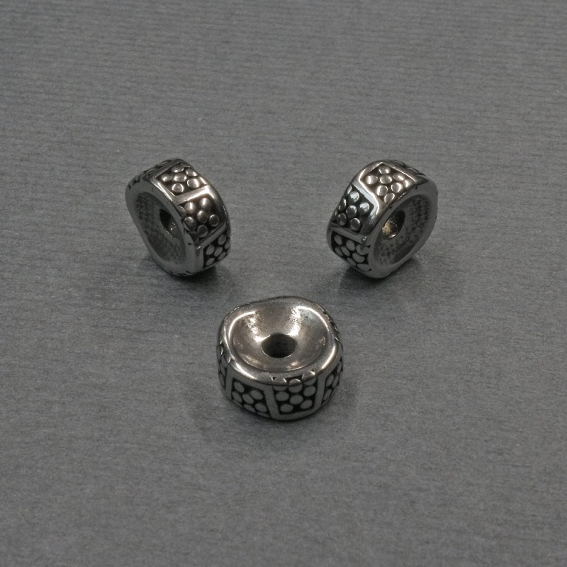 Koralikowa wstawka w kolorze metalu srebrzystym, średnica 8×4 mm, otwór 2 mm