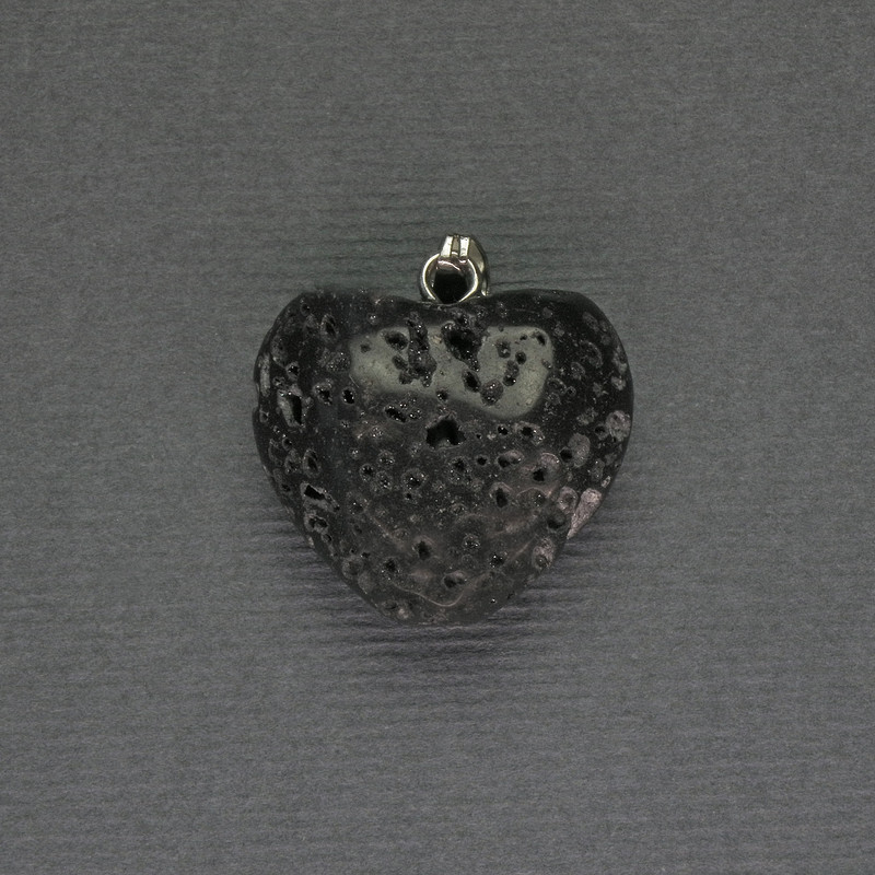 Wisiorek Serce z lawy 20×20×25 mm ± srebrzysty metal