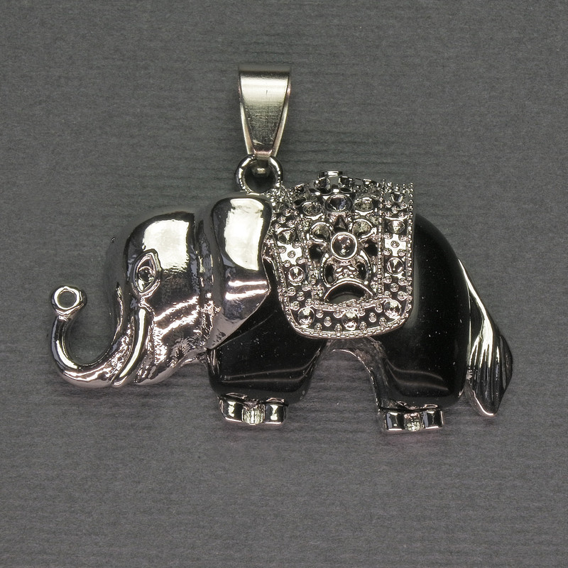 Wisiorek «Słoń» z agatu 39×34 mm ± srebrzysty metal