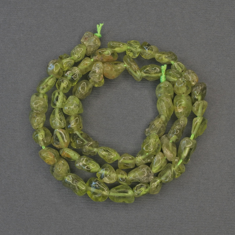 Koraliki z chryzolitu fasetowane, średnica 8×6 mm ±, na nici, długość około 40 cm