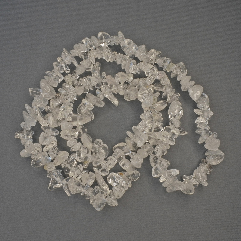 Koraliki z górskiego kryształu – drobne kryształki 7–10×2–3 mm na żyłce, długość 80 cm