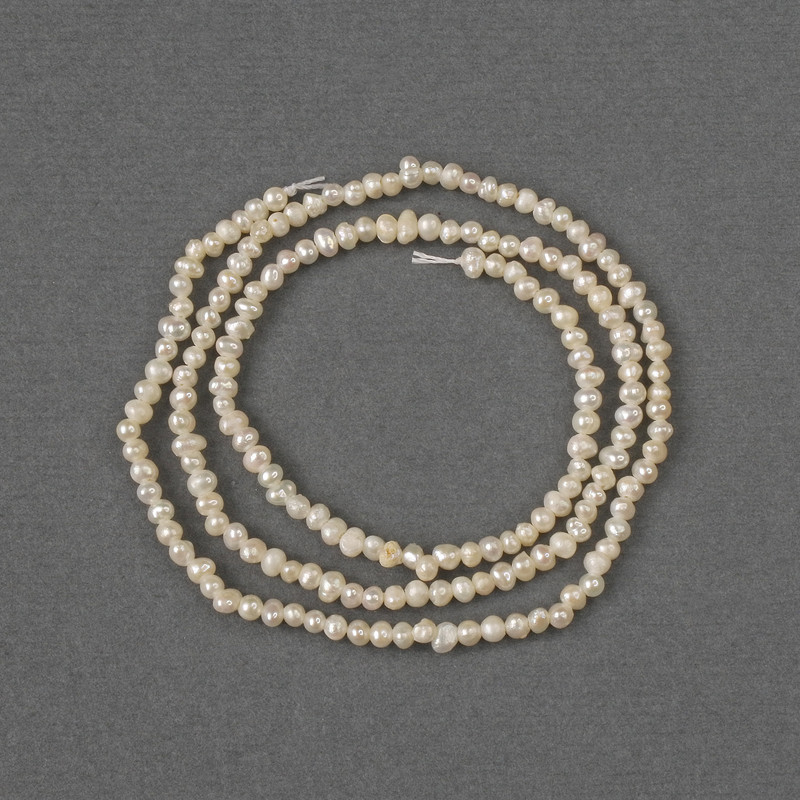 Koraliki z naturalnych pereł rzecznych 2–2,5×2 mm, długość około 35 cm na nitce