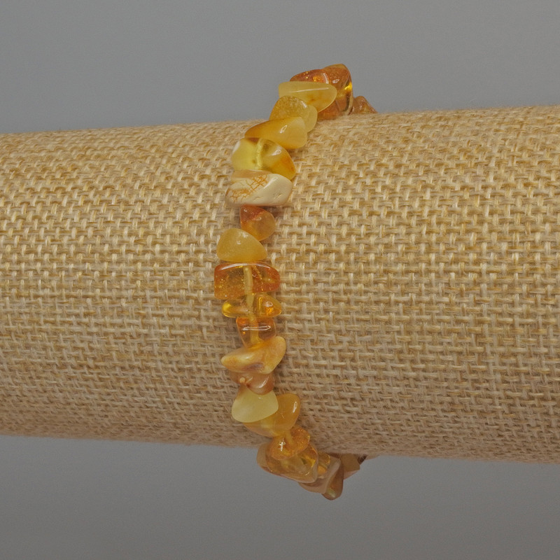 Bransoletka z bursztynowej drobiny, średnica 7×4 mm, długość 18 cm, na elastycznej gumce