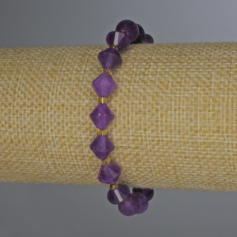 Bransoletka z sugilitu, szlifowany romb, 8×8 mm, z koralikami 3 mm, długość 18 cm, elastyczna