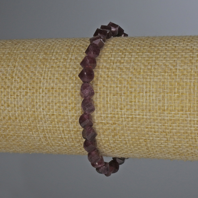 Bransoletka z fasetowanego turmalinu w rombowym kształcie, średnica 6×5 mm, długość 18 cm ± elastyczna