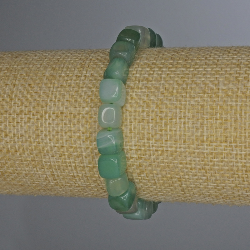 Bransoletka z agatu w kostkach 7×7 mm, długość około 18 cm, elastyczna