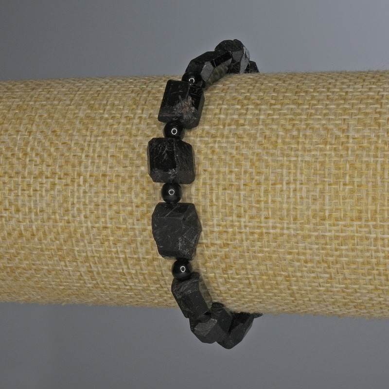 Bransoletka z turmalinu Sherl — nieobrobione fasetowane kuleczki, średnica 12×8 mm, kuleczki 4 mm, długość 18 cm, elastyczna