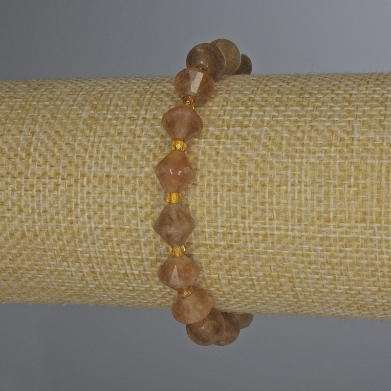 Bransoletka z cytrynem, fasetowany rombik, o średnicy 8×8 mm ±, z koralikami o średnicy 3 mm ±, długość 18 cm, elastyczna