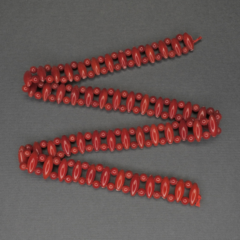 Koraliki z koralu na podwójnej nitce, kształt ryżowy, średnica 13×5 mm, gładkie kuleczki 4 mm, długość 40 cm na nitce