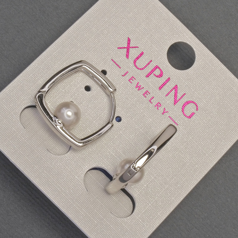 Kolczyki Xuping z perłą Majorki, średnica ok. 6 mm, długość ok. 18 mm, rhodiowane